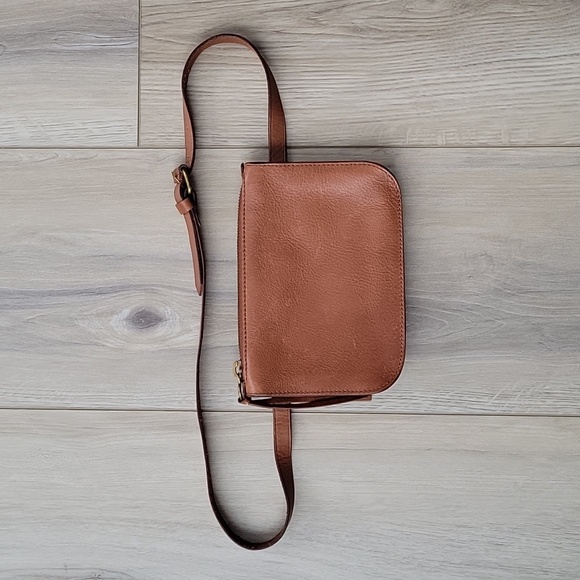 Madewell Handbags - Madewell The Simple Pouch Belt Bag M L